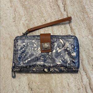 Sakroots Ladies Wallet (NWOT) in Blue and White Floral Coated Canvas